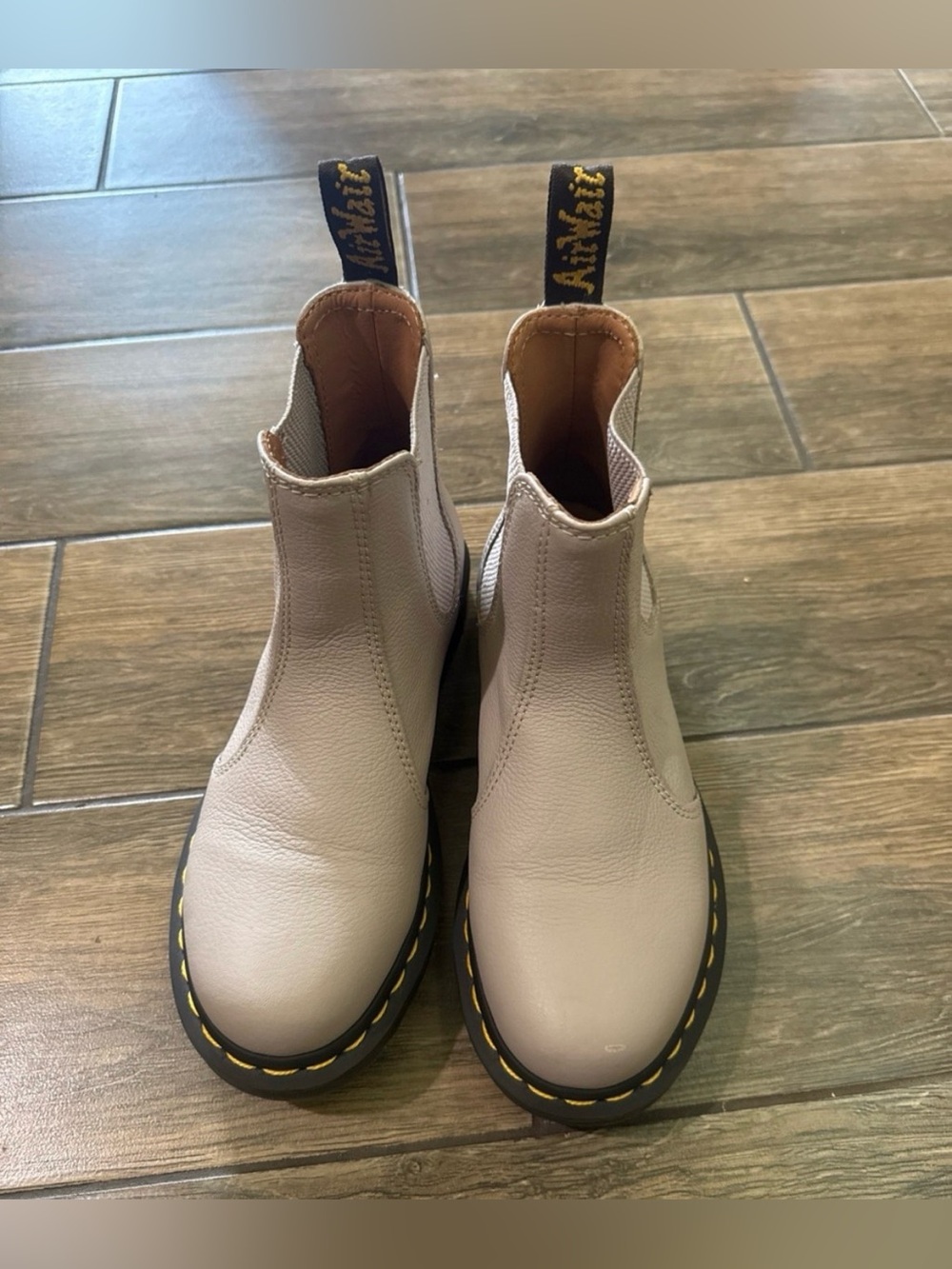 Dr. Martens 2976 Virginia Leather Chelsea Boots in Vintage Taupe NEW women 11